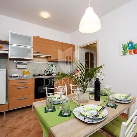 Santa Eufemia Rovinj 10Min Walk To City & Free Garage Parking Lejlighed Eksteriør billede